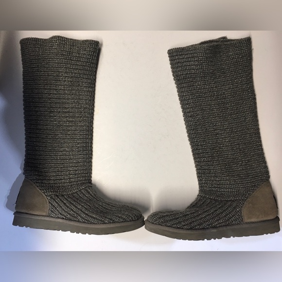 UGG Women’s Charcoal Grey Classic Cardy Knit Boot 5819 Size 9 - Picture 1 of 6